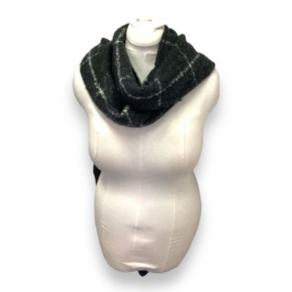 A New Day Women’s Check Winter Wrap Scarf with Tassel Fringe, Gray, OS - Picture 2 of 7